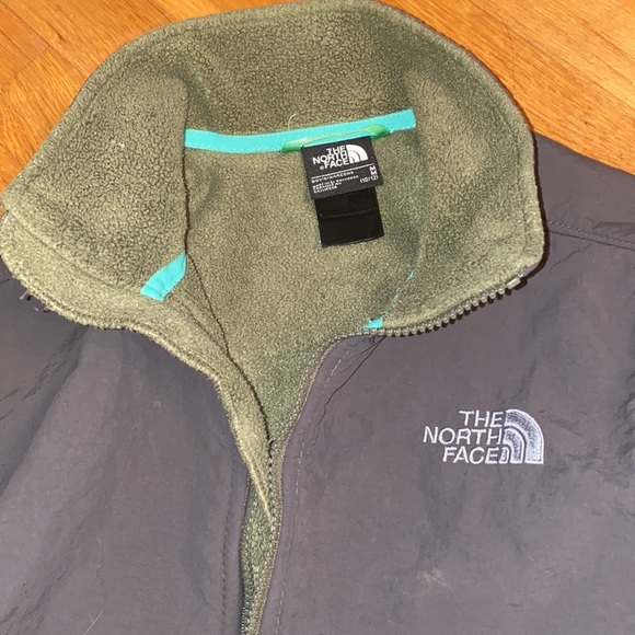 Kids Northface jacket hiking (worn once! olive green) - Picture 2 of 5